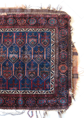 Antique Balauch bag face
Pile in excellent condition, wear on the borders.
67 x 69 cm
                   
