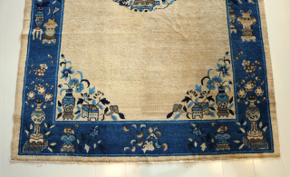 Chinese Peking Rug 
Circa 1900
153 x 236 cm

A collectable antique Chinesse Rug from the Peking era, with contrasting traditional blues, plain field and detailed central medallion.
Please look at the pictures and message  ...