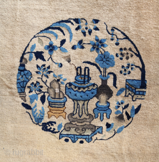 Chinese Peking Rug 
Circa 1900
153 x 236 cm

A collectable antique Chinesse Rug from the Peking era, with contrasting traditional blues, plain field and detailed central medallion.
Please look at the pictures and message  ...