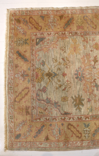 Antique Turkish Yoshak rug in yellow tones. 
Pile and border in excellent condition, minimum wear in one fringe.

5.44 x 3.77 feet 
166 x 115 cm

        