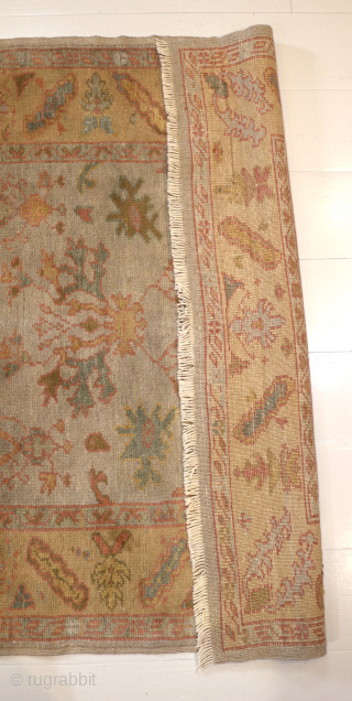 Antique Turkish Yoshak rug in yellow tones. 
Pile and border in excellent condition, minimum wear in one fringe.

5.44 x 3.77 feet 
166 x 115 cm

        
