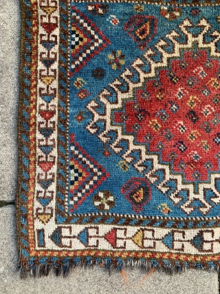 Persian Qashqai rug
53x59cm       1.7x1.9 ft                      