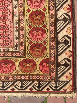 Seychour Rug circa 1900
Dimensions : 220 x 130 cm                        