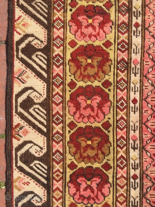 Seychour Rug circa 1900
Dimensions : 220 x 130 cm                        