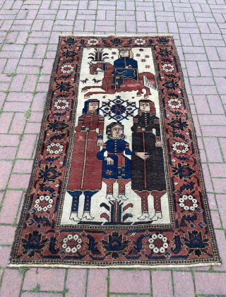Circa 1900 Baluch ferdowsi “hushang shah” pictorial rug. It has some moth damaged inside. Size: 203 x 113 cm. Please contact via WhatsApp or e-mail: +90 534 330 38 48 / halilaalan@gmail.com 