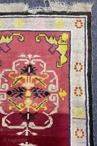 Antique Chinese (Beijing?) rug around 1900. Size : 155 x 88 cm                     