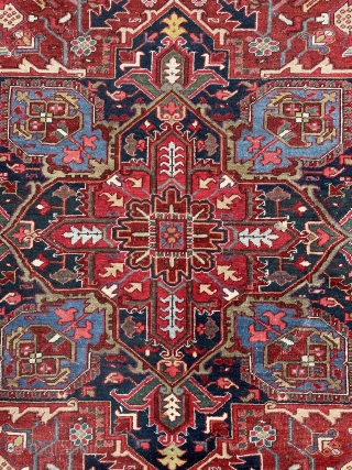 Circa 1920 Heriz carpet, charming colors and fine weaving. Size : 330 x 235 cm                  