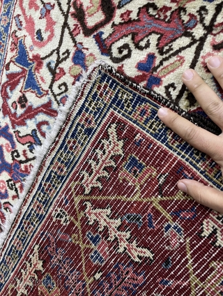 Small Heriz rug circa 1930, good condition. Size : 190 x 143 cm                    