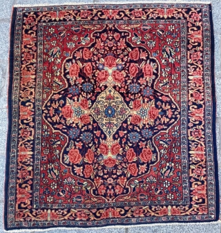 Sarouk
Circa 1900
Size:72x78 cm                              