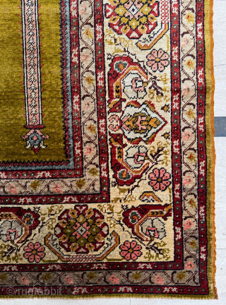 19th Century Sivas Silk Rug. size 120 x 168 cm. in good condition. Please send me directly mail.
halilaydinrugs@gmail.com               