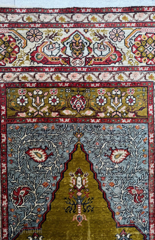 19th Century Sivas Silk Rug. size 120 x 168 cm. in good condition. Please send me directly mail.
halilaydinrugs@gmail.com               