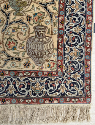 Persian Isfahan rug. Size 100 x 142 cm. Great condition. please send me direct mail.

halilaydinrugs@gmail.com                  