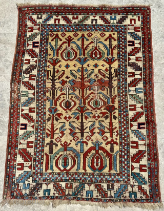 Gold field Caucasian Kuba Rug Circa 1850 Size: 105x150 cm
Please contact directly. Halilaydinrugs@gmail.com or +90 506 057 5472               