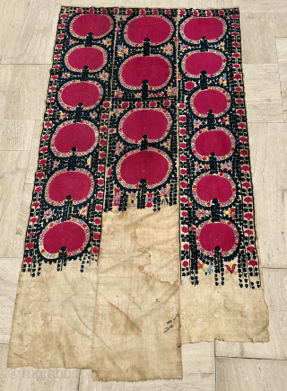 Tashkent Joinamaz Suzani Circa 1850 Size: 116x220 cm
Please contact directly. Halilaydinrugs@gmail.com                      
