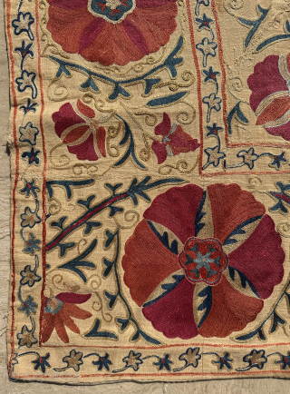 Early 19th Century Bukhara Suzani Size: 117x132 cm
Please contact directly. Halilaydinrugs@gmail.com                      