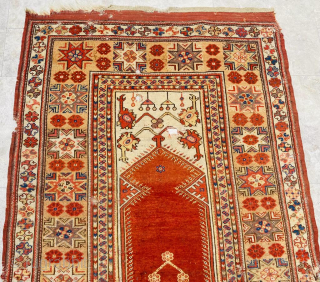 Milas Prayer Rug Circa 1870 Size: 105x140 cm
Please contact directly. Halilaydinrugs@gmail.com                      