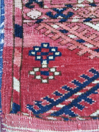 Small Tekke rug (Turkoman) with good colors and shiny wool,good condition.size(115x108cm)                      