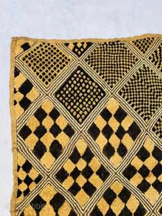 2 kuba Shoowa Textiles Central Africa, Congo, Kingdom of Congo first quarter 20th century… in very good condition Please Contact this email for more information. hamidparsacarpet@yahoo.com       