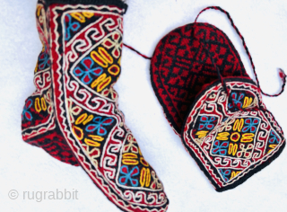 A pair of beautiful antique Persian woolen knitted socks from the Azerbaijan region with silk embroidery. Please Contact this email for more information.
hamidparsacarpet@yahoo.com          