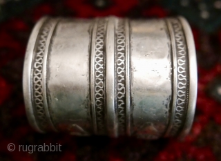 18th-19th c. Tibetan Silver Bracelet with a classic simplicity and a wonderful patina;  3.9 oz;  2 3/4"L ;  circumference is 7 1/2" outside,  7" inside.

SOLD. THANK U  