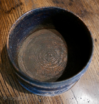 Antique Burmese lacquered wicker basket with an inner shelf;  18th- 19th c;  very fine and tight weave; very good condition for its age but a tiny break in the foot  ...