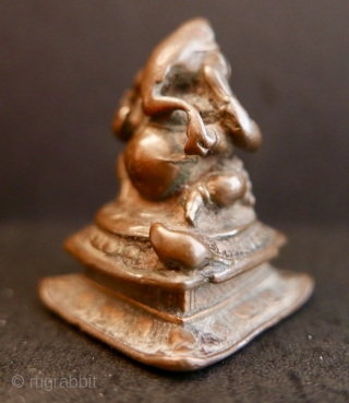 18th c Hindu icon 'GANESH';  bronze;  1 3/4"H or 4.4cm

'Ganesh' is the Hindu 'god of beginnings',  'remover of obstacles',   he takes precedence at the opening of rites  ...