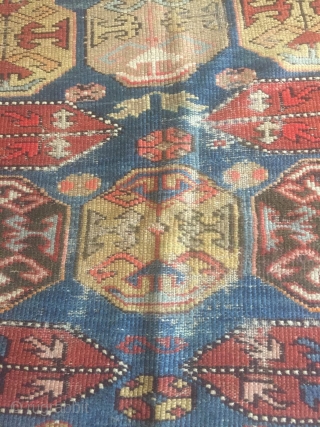 Antique caucasian kazak burst rug circa 1900, size 135x90cm.                        