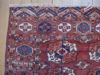 Tekke main carpet, 3,20 x 2,14. 1900 or earlier. Fine colors and attractive border.
Generally low pile and wear in some places, one repair.  Otherwise in very good condition. Generous price.
Request more  ...