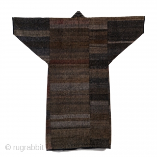 Stunning earth tone sakiori fisherman's jacket. 

'Sakiori' is a woven fabric that is produced from worn out cloth and garments torn thinly and then woven tightly into clothing and other products for  ...