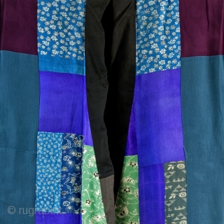 Yosegire Silk Juban - Vegetable Dyed Silks

An exceptional yosegire pieced silk juban.

Various silks (crepe, figured, pongee, wild silk) have been patched together to give this bold and dramatic effect. This hagi-isho juban  ...