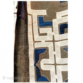 Offered here is an authentic Ainu Ruwnpe kimono from my personal collection.

The clothes of the Ainu are greatly valued for the beautiful patterns created with appliqué and embroidery. In the Ainu language  ...