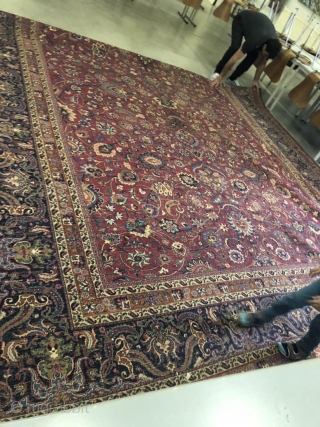 Antique persian oversize rug Mashad signed
Very good condition , no damage
Size is 26 / 13 feet ( 8.04 / 4.08 cm)
The rug is now in Belgium
It is possible to pick up from  ...