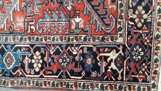 Persian old Heriz Serapi rug
Size 300/230cm
                           