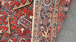 Persian old Heriz Serapi rug
Size 300/230cm
                           