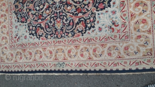 Signed old Persian Kirman rug
298 x 205 cm                         