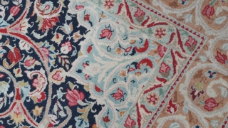 Signed old Persian Kirman rug
298 x 205 cm                         