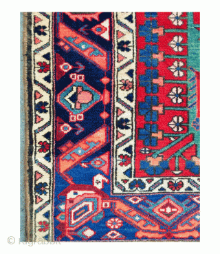 Vintage Persian Bakhtiari Rug
Waved by Bakhtiari Nomads
Unusual Design 
Wool pile on cotton foundation
In great original shape
Circa 1900 
6.8x5.5 ft - 204x165 cm           