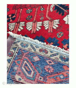 Vintage Persian Bakhtiari Rug
Waved by Bakhtiari Nomads
Unusual Design 
Wool pile on cotton foundation
In great original shape
Circa 1900 
6.8x5.5 ft - 204x165 cm           