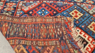Old Jaff kurdish .
All natural dyes.
Size : 73x95 cm                        