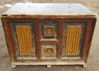 Central anatolia,Cappadocia (gelveri)
Old chest.                             