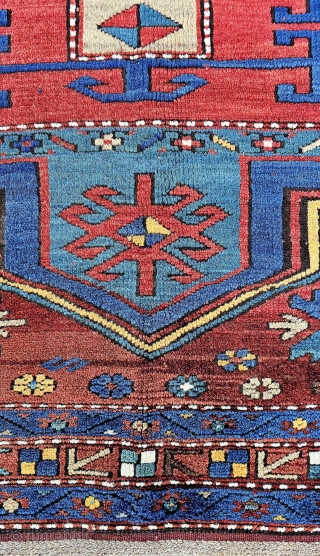 Size ; 160 x 213 cm,
Old Armenian carpet (Tavuz kazakh)                       