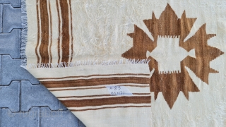 Anatolian Goat Hair (Angora Wool) Siirt blanket.
Size : 143 x 171 (cm).                     