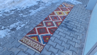 Size : 60 x300 cm, Central anatolia,Konya kilim

Please email me directly 
arisoylarmobilya@gmail.com                     