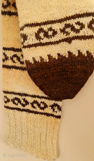 Natural wool .
Central anatolia region .
Socks .                          