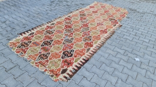 Size ; 150 x 355 cm,
Central anatolia, Eskisehir (Sivrihisar) kilim                       