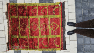 Size ; 133 x 165 cm
Central anatolia, Cappadocia(tulu art..)
Close your eyes and imagine...
A rare piece of history right on your wall: a Tüylü rug from the 1890s, originating from the mystical heart ...