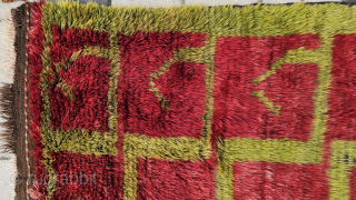 Size ; 133 x 165 cm
Central anatolia, Cappadocia(tulu art..)
Close your eyes and imagine...
A rare piece of history right on your wall: a Tüylü rug from the 1890s, originating from the mystical heart ...