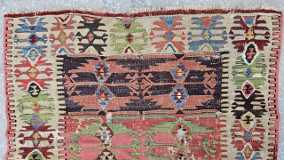 Size ; 108 x 130 cm
Central anatolia,Konya (Hotamis)
Early 1800 or 1780s
Detailed information Dm arisoylarmobilya@gmail.com
vintagerugsra51@gmail.com