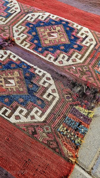 East anatolia, Reyhanli tribe 
Size ; 100x110 cm                         