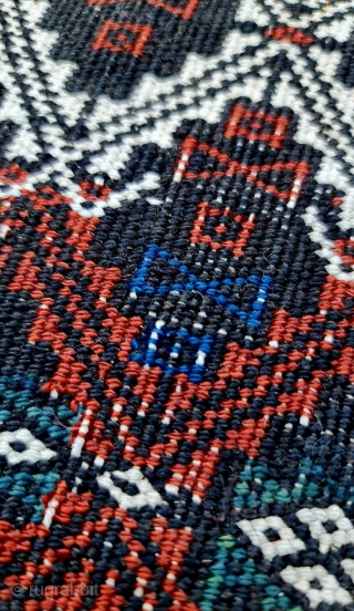 Size ; 57x60 cm,
Old qasqai .                           